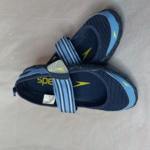 Speedo water. shoes rubber soles blue size 6